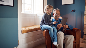 Vader en dochter lezen
